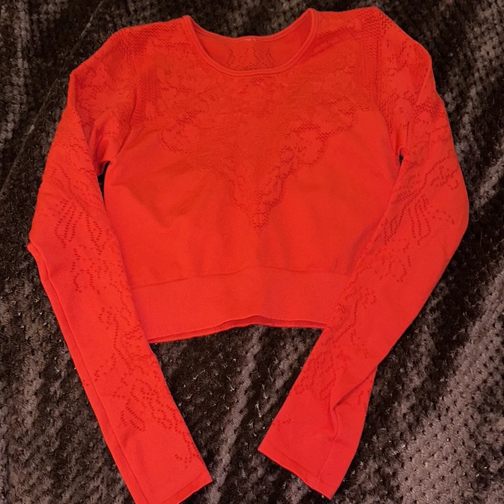 Fabletics Flora Seamless Lace Longsleeve Crop